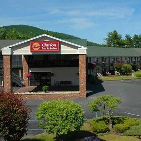 Clarion Inn & Suites At The Outlets Of Лейк Джордж Екстериор снимка