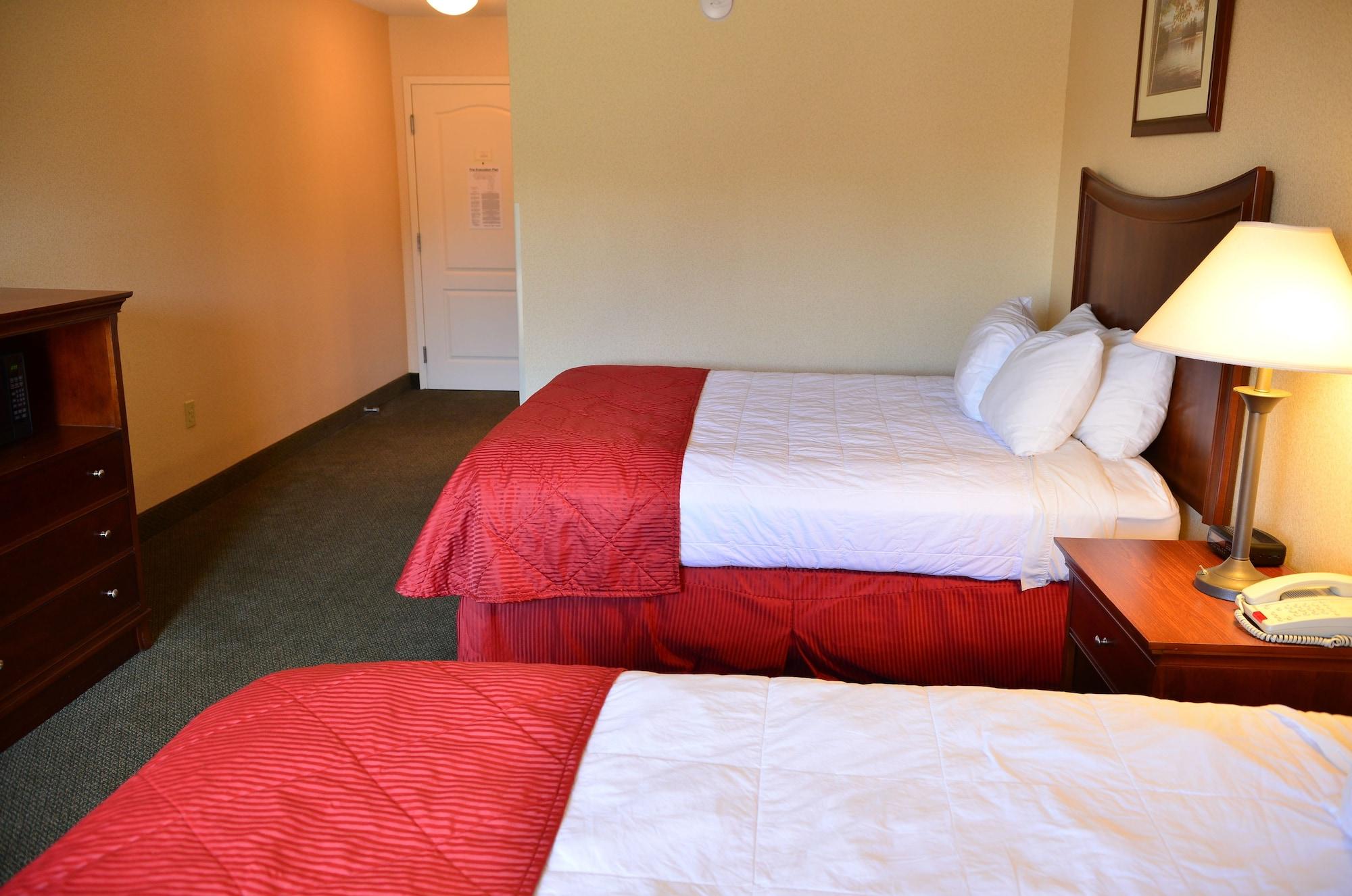 Clarion Inn & Suites At The Outlets Of Лейк Джордж Екстериор снимка