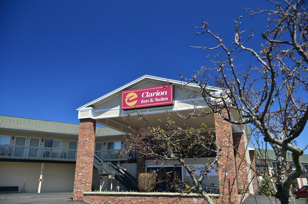 Clarion Inn & Suites At The Outlets Of Лейк Джордж Екстериор снимка