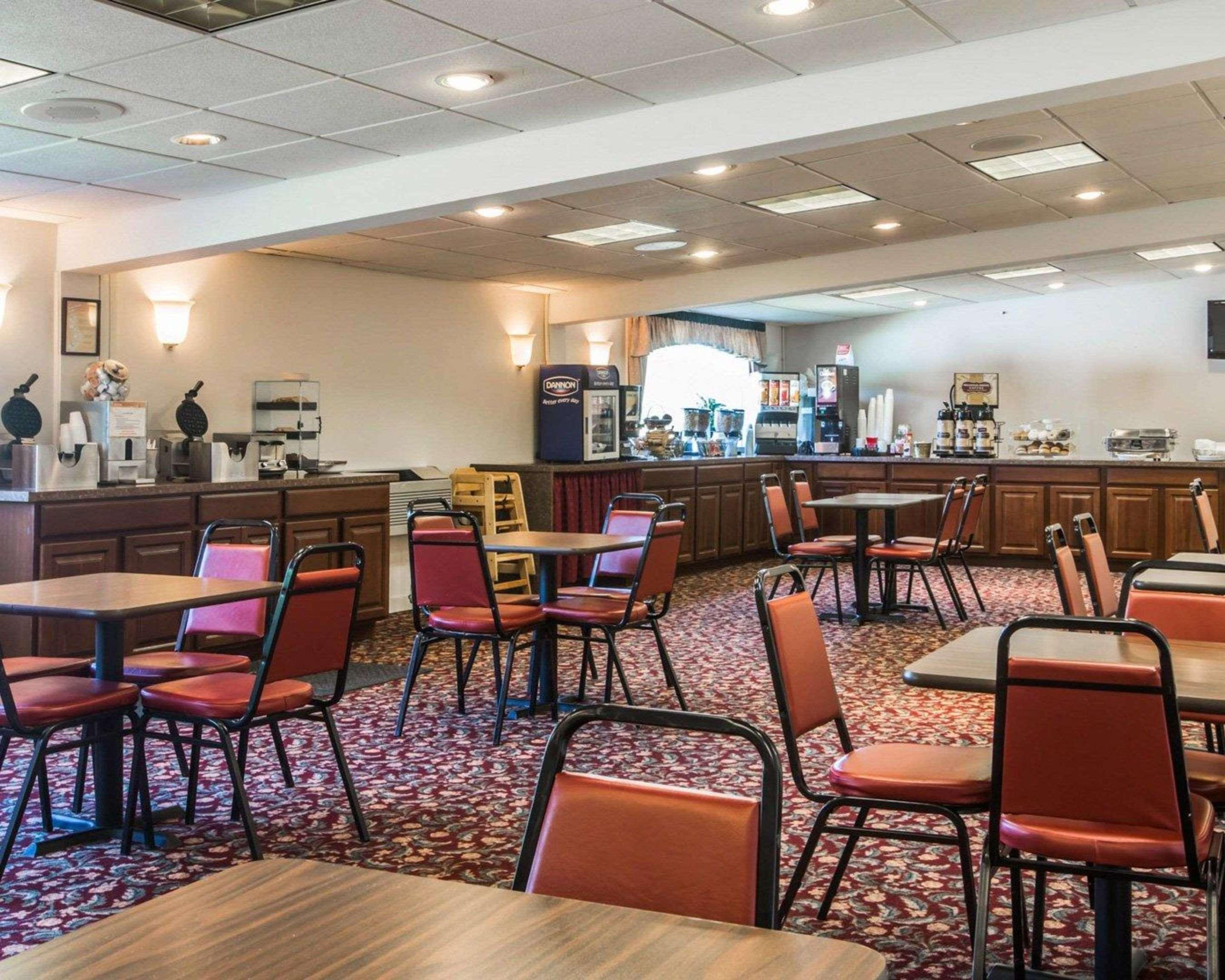 Clarion Inn & Suites At The Outlets Of Лейк Джордж Екстериор снимка