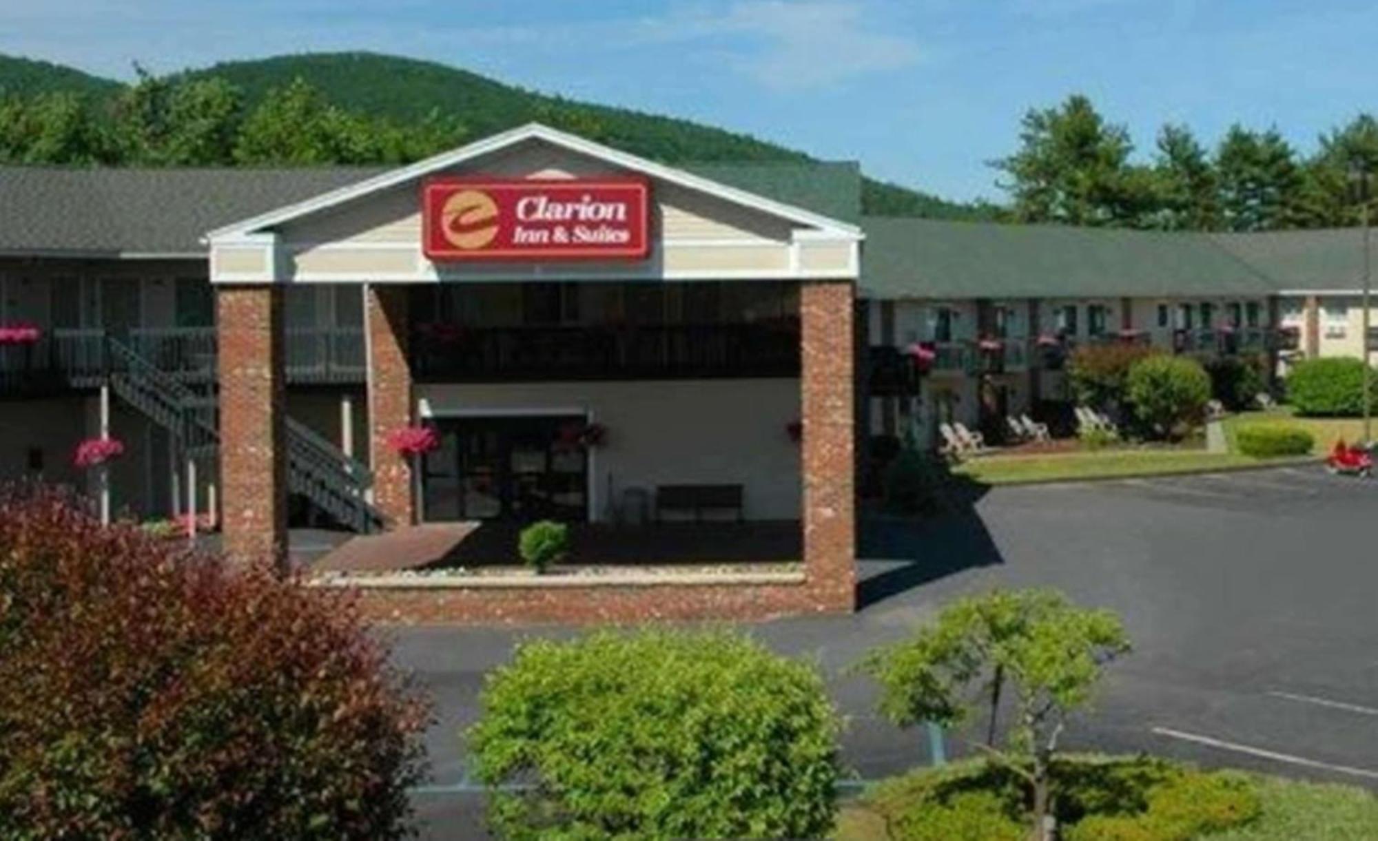 Clarion Inn & Suites At The Outlets Of Лейк Джордж Екстериор снимка