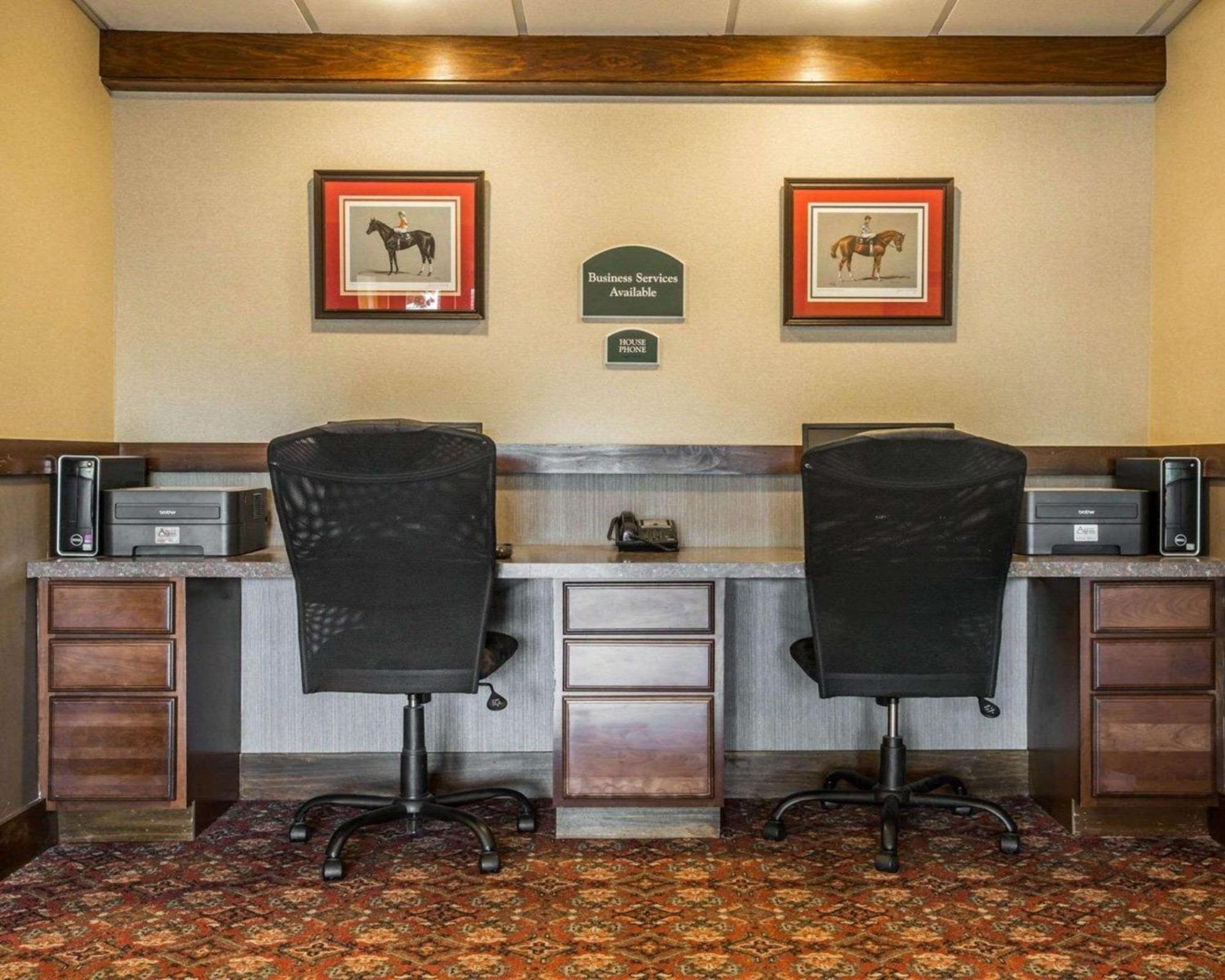 Clarion Inn & Suites At The Outlets Of Лейк Джордж Екстериор снимка