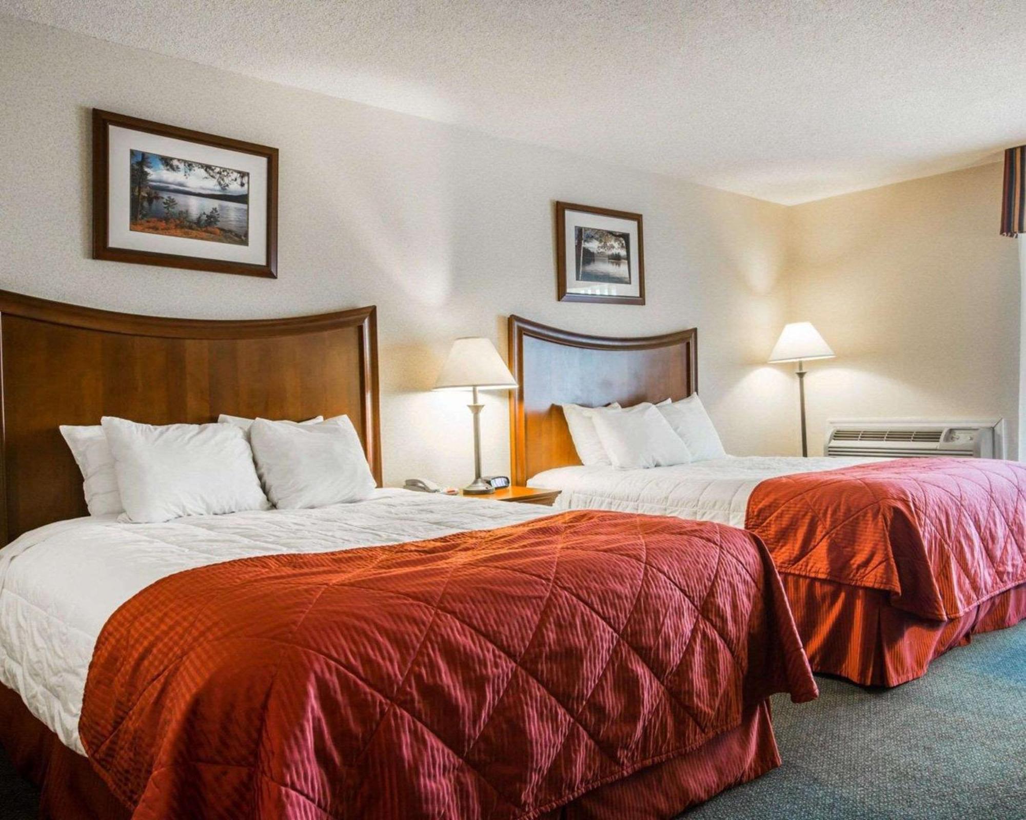 Clarion Inn & Suites At The Outlets Of Лейк Джордж Екстериор снимка