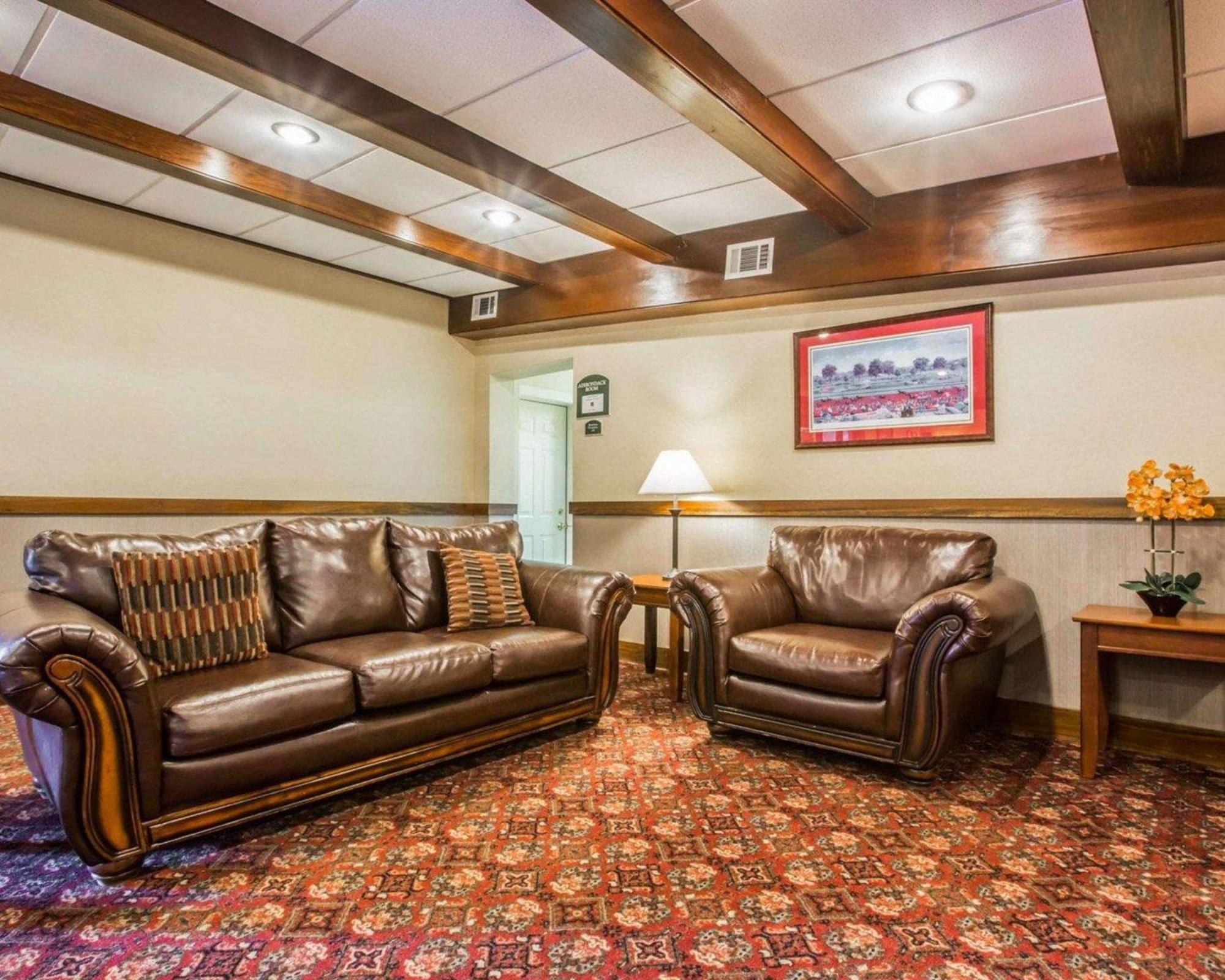 Clarion Inn & Suites At The Outlets Of Лейк Джордж Екстериор снимка