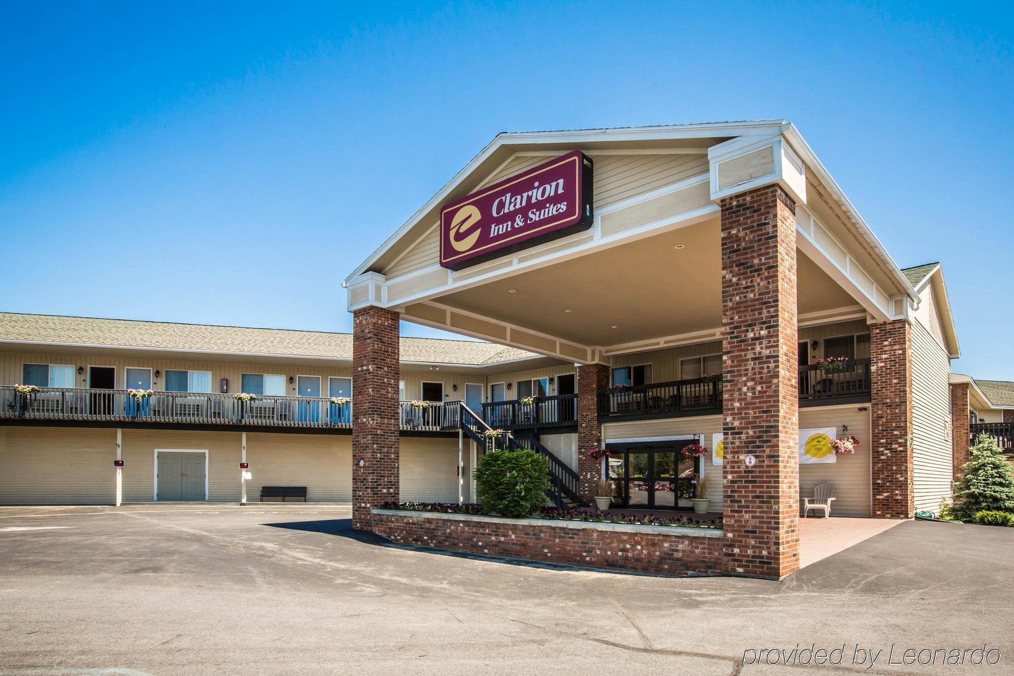 Clarion Inn & Suites At The Outlets Of Лейк Джордж Екстериор снимка