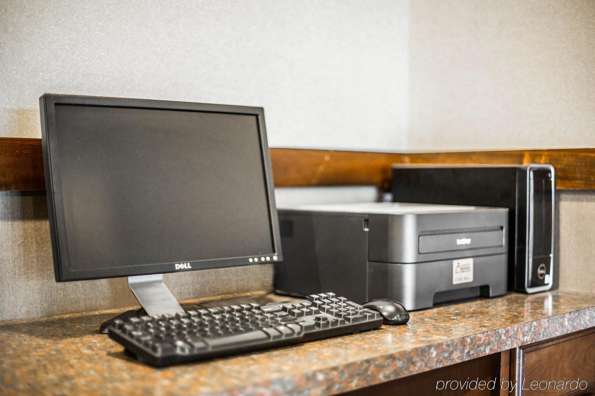 Clarion Inn & Suites At The Outlets Of Лейк Джордж Екстериор снимка