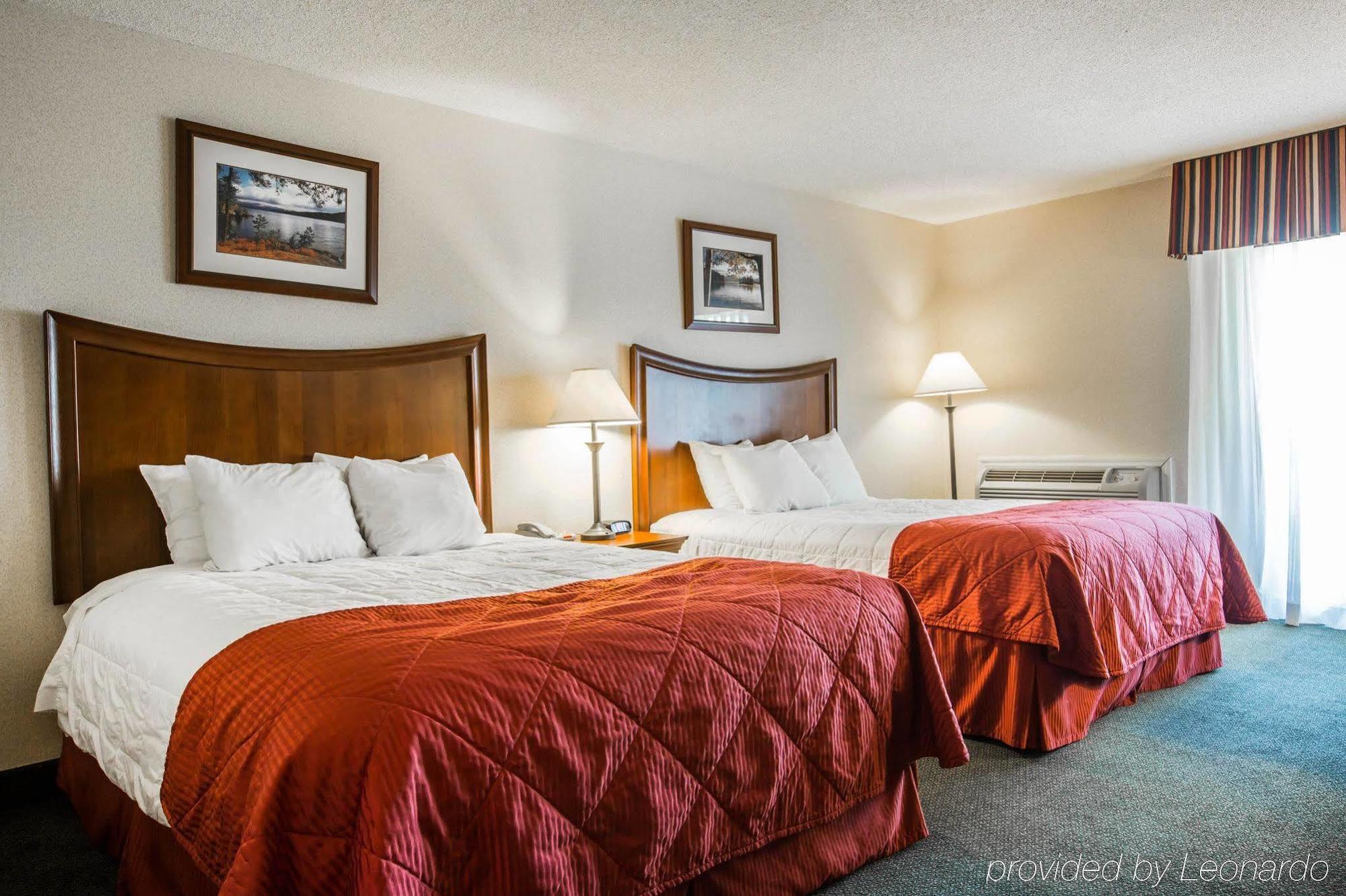 Clarion Inn & Suites At The Outlets Of Лейк Джордж Екстериор снимка