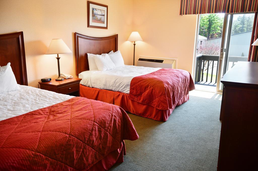 Clarion Inn & Suites At The Outlets Of Лейк Джордж Екстериор снимка