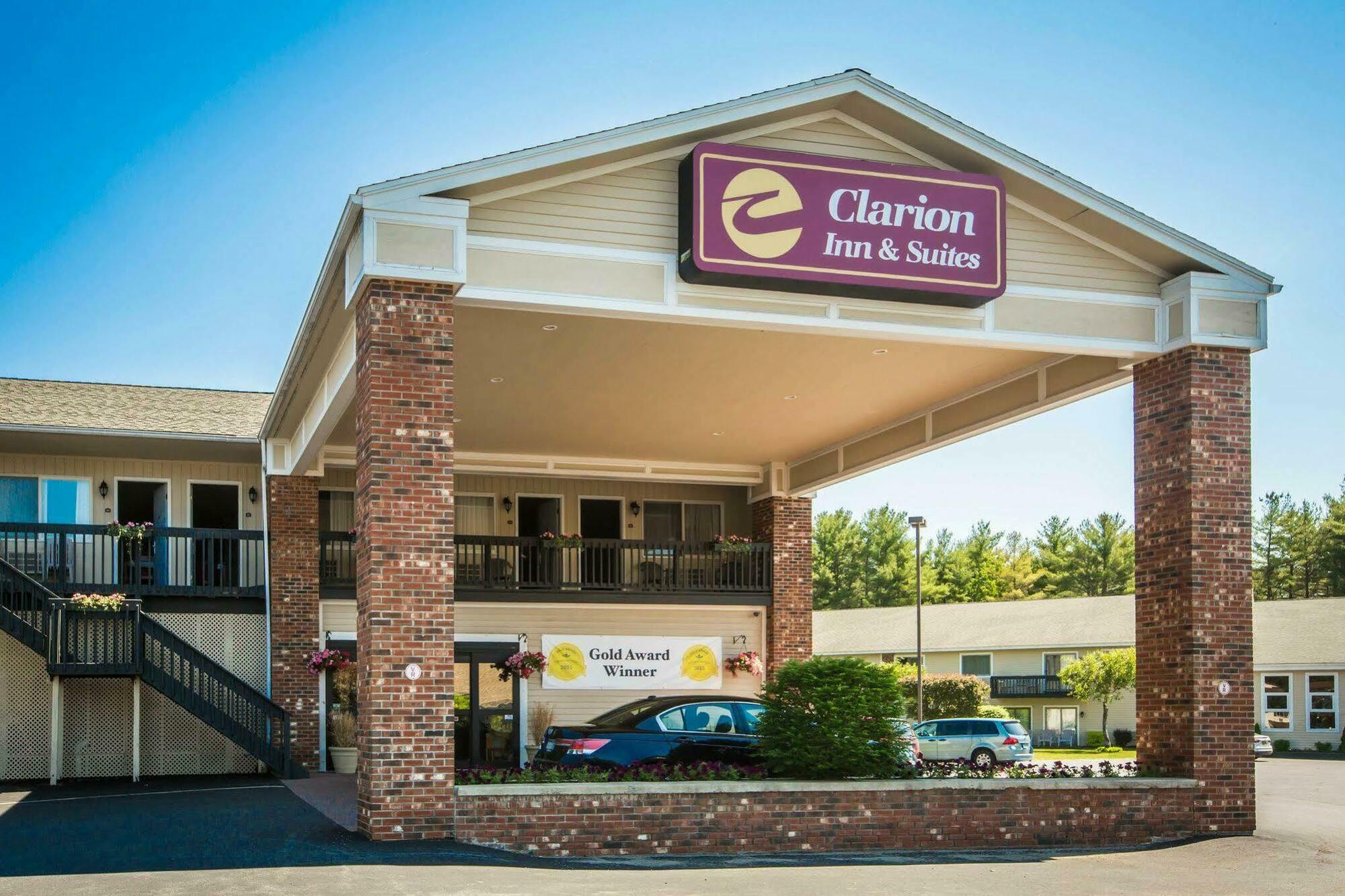 Clarion Inn & Suites At The Outlets Of Лейк Джордж Екстериор снимка